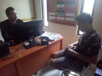 Apes, Sedang Asyik Ngegasak Warung Klontongan, Maling Kepergok Pemilik