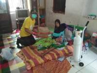 Suami di PHK, Sekretaris Fraksi Golkar DPRD Kota Serang Bantu Warga Alami Sakit Jantung