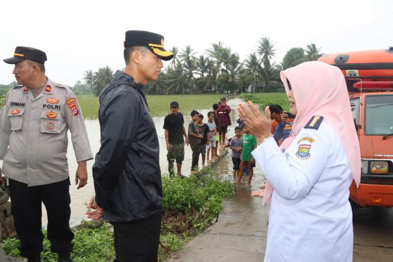 Kapolresta Tangerang tinjau genangan air.