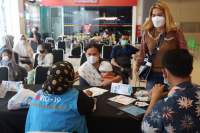 KPU Tangsel saat lakukan PPDB dan pemberian vaksinasi di Mall Teraskota BSD, Serpong.