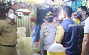 Cek Harga Minyak Goreng, Kapolrestro Tangerang Kota Sidak ke Pasar Anyar