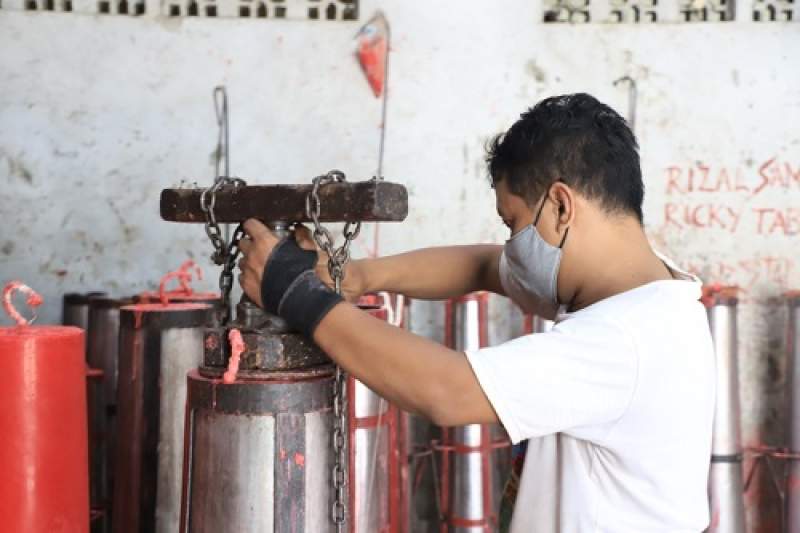 Beginilah Kesibukan Produsen Lilin di Tangerang Menjelang Imlek