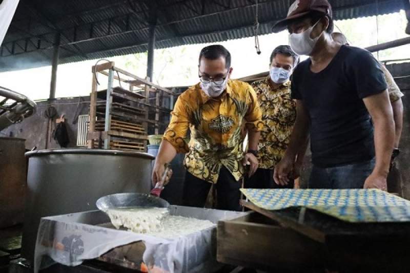 Sempat Langka, Wakil Wali Kota Tinjau Langsung Pabrik Tahu di Ciputat Timur