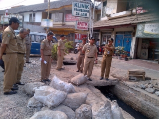 Walikota beserta Dinas Terkait saat sidak di Kecamatan Cibodas