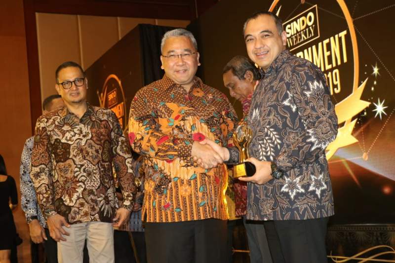 Cetuskan Program Sanitren, Zaki Kembali Raih Penghargaan Sindoweekly Goverment Award 2009