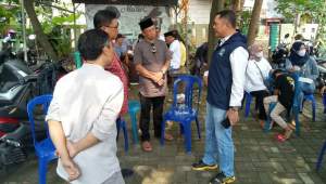Anggota DPRD Tangsel, Rahmat Hidayat (kanan) saat reses di RW 02 Kelurahan Pondok Betung, Kecamatan Pondok Aren.