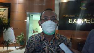 Walikota Cilegon Helldy Agustian saat memberikan keterangan kepada awak media, Kamis (19/8/2021).