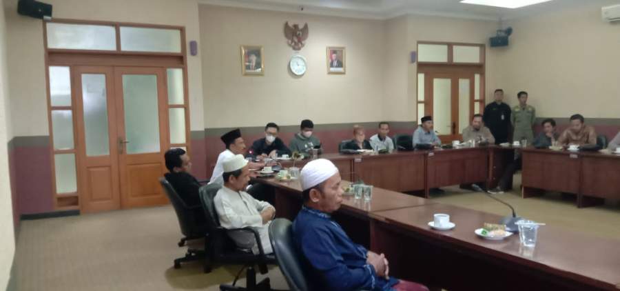 Forum Masyarakat Anti Maksiat (Format) saat audiens dengan anggota DPRD Kabupaten Tangerang