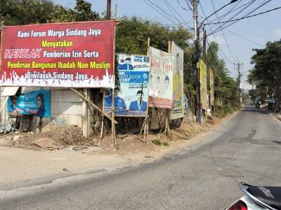 Tolak Gereja, Warga Sindang Jaya Pasang Baliho Besar