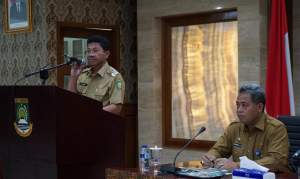 Wakil Wali Kota Tangerang Sachrudin memberi sambutan pada sosialisasi Penyusunan Kebijakan Pengendalian Pencemaran dan Perusakan Lingkungan Tahun 2017.