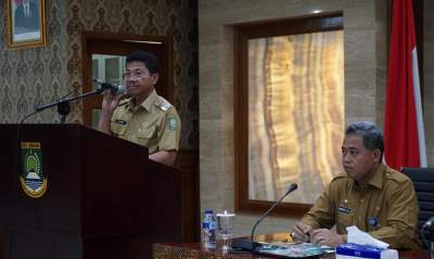 Wakil Wali Kota Tangerang Sachrudin memberi sambutan pada sosialisasi Penyusunan Kebijakan Pengendalian Pencemaran dan Perusakan Lingkungan Tahun 2017.