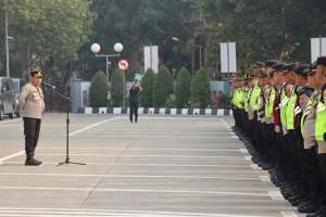 Wakapolresta Tangerang Cek Perlengkapan Personel Pam TPS Pilkades