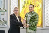 Bambang Soesatyo saat menerima penghargaan DataGovAI Award 2022 di Jakarta, Kamis (2/2/2023).