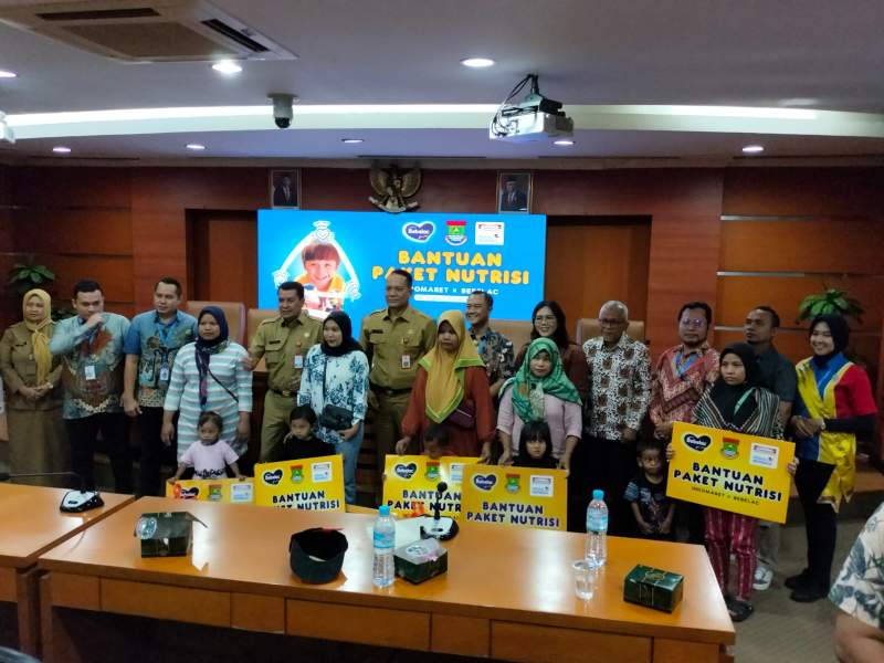 Cegah Stunting, Indomaret dan Bebelac Berikan Bantuan 250 Paket Nutrisi Kepada Warga Tigaraksa
