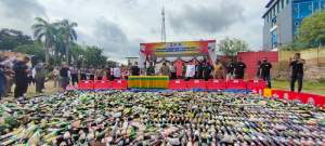 Ribuan Botol Miras Dimusnahkan Polres Cilegon