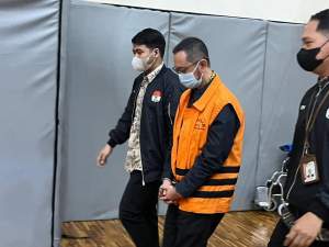 Mantan Kepala Bea Cukai Makassar Andhi Pramono, saat digiring penyidik KPK.