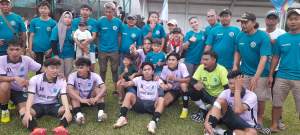 Para pemain Exs PJS bersama official usai mengalahkan Kampung Baru pada Open Turnamen Pakujaya Cup X 2025.