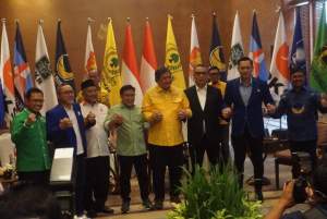 Delapan Ketua Umum dan pimpinan partai politik parlemen berkumpul pada Minggu (8/1/2023). Mereka menyatakan sikap menolak sistem Proporsional Tertutup.