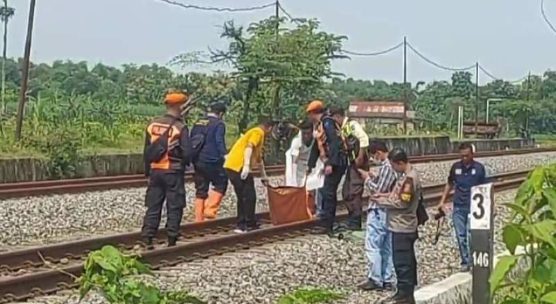 BNPB Serahkan Bantuan Korban Angin Puting Beliung di Kabupaten Bandung