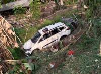 Dikejar Usai Cek Cok Dengan Pemotor, Toyota Rush Jatuh ke Jurang