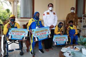 Serahkan Bonus Atlet Peparnas, Gubernur Banten : Siapa Yang Bersungguh-sungguh Akan Sukses