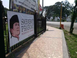 Spanduk Dukungan Capres, Tidak Membuat Masyarakat Simpatik