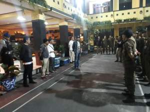 Petugas Satpol PP Diancam Sang Mucikari Dengan Pistol Rakitan