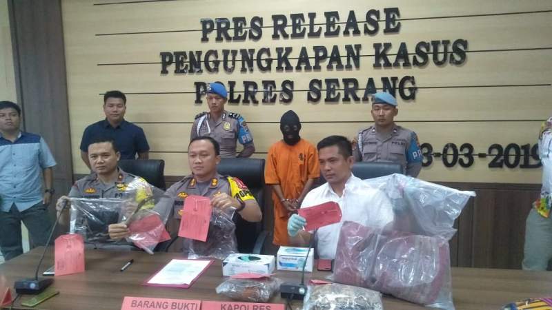 Pelaku Pembunuh Istri Dan Anak Tiri, Disergap Polisi