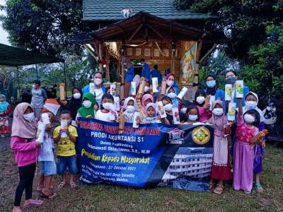 Membuat Aksesoris Stripe Masker Maik-Manik Untuk Mempertajam Kreativitas Anak