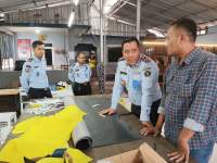 Warga Binaan Rutan Jambe Diasah Kemampuan Membuat Sepatu