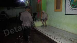 Banjir yang merendam  Kampung Siliwung,