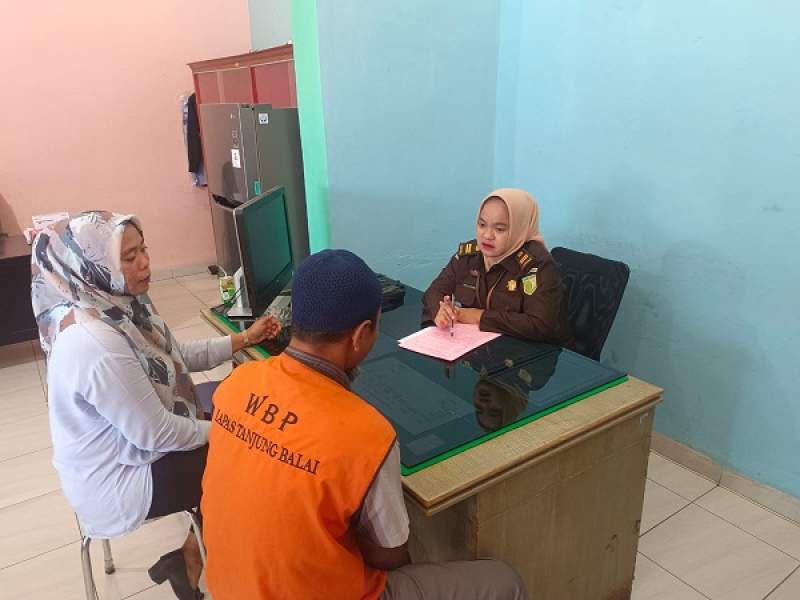 Sat Reskrim Polres Tanjung Balai Serahkan Dua Orang Tersangka Bersama Barang Bukti ke Kejaksaan Negeri Tanjung Balai