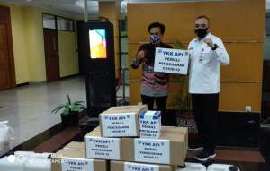 Zaki Terima Bantuan Alkes Dari PT YKK AP Indonesia