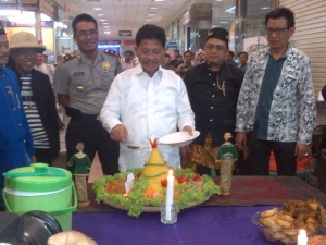 Sachrudin Hadir di Gemstone Market Metropolis Town Square