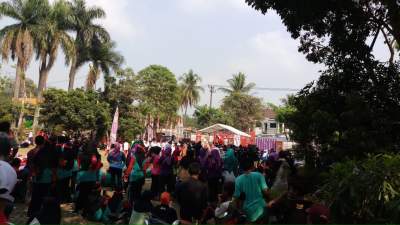 Peringati HUT RI, Ribuan Warga Cisauk Ramaikan Lomba Gerak Jalan