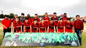 Kesebelasan Banteng Tangsel melaju keputaran tiga setelah unggul 2-1 melawan Domino, Pinang, Kota Tangerang.