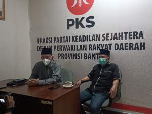 Ketua Fraksi PKS Banten, Juheni M Rois dan Ketua Dewan Pengurus Wilayah (DPW) PKS Provinsi Banten, Gembong R Sumedi