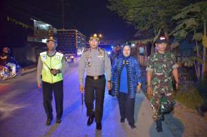 Kapolres Tangerang AKBP Sabilul Alif bersama Kapolsek Panongan AKP Trisno Tahan Uji patroli keamanan di Desa Ranca Iyuh 