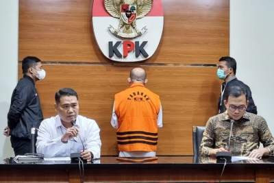 Rafael Alun Trisambodo saat dihadirkan di hadapan awak media usai penetapan tersangka oleh KPK.