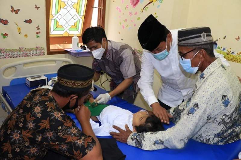 Sekda Hadiri Khitanan Massal Di Mesjid Al Amjad