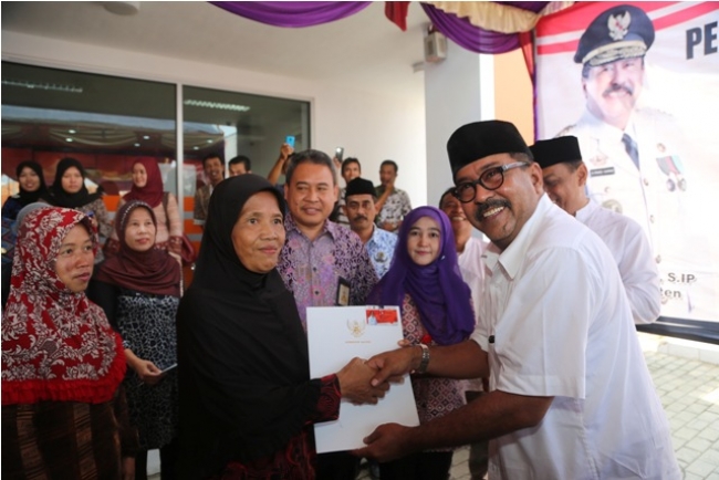 Gubernur Banten berharap, Masnyarakat pergunakan Bantuan Jamsosratu dengan sebaik - baiknya