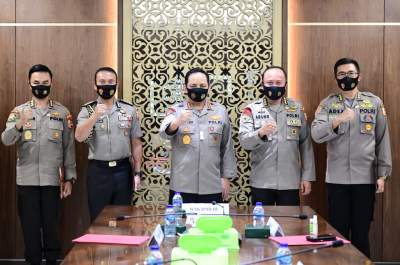 Ajudan Wapres Raih Pin Emas Dari Kapolri