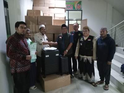 Kemenag Pandeglang Serahkan Koper Jemaah Haji