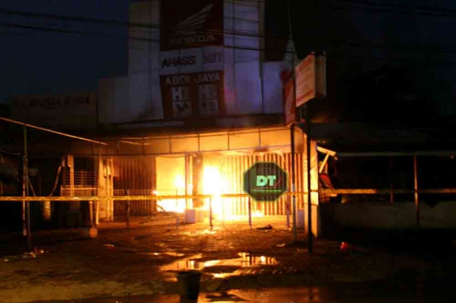 Bengkel Terbakar
