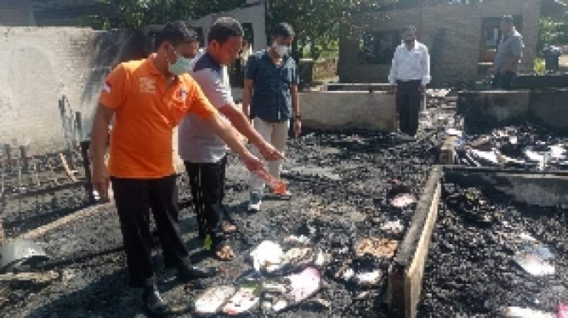Satu unit rumah di Kabupaten Serdang Bedagai hangus terbakar.(istimewa).