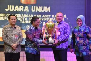Zaki Terima Penghargaan Dari PJ Gubernur Banten