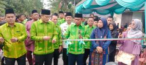 Bupati Serdang Bedagai, Darma. Wijaya resmikan jalan di Desa Paya Lombang.