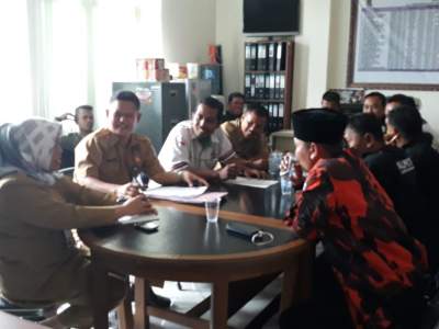 Geruduk Dinas Pendidikan, Warga Pantura Minta Kadis dan Kepsek SMP 2 Sepatan Dicopot