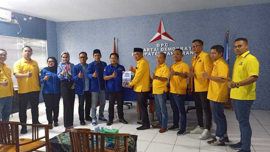 H Ombi Resmi Ambil Formulir Pendaftaran Calon Bupati Tangerang