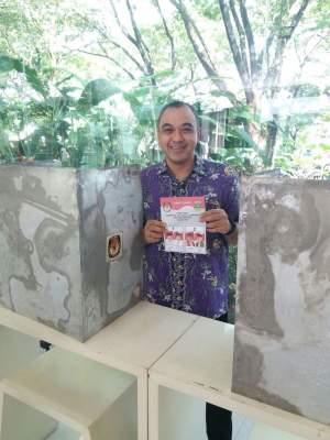 Nyoblos Di TPS 13 Cilenggang, Zaki ikut antri